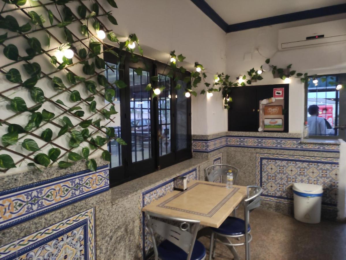 פוסאדס Hostal Restaurante Bar Cafeteria La Melchora מראה חיצוני תמונה